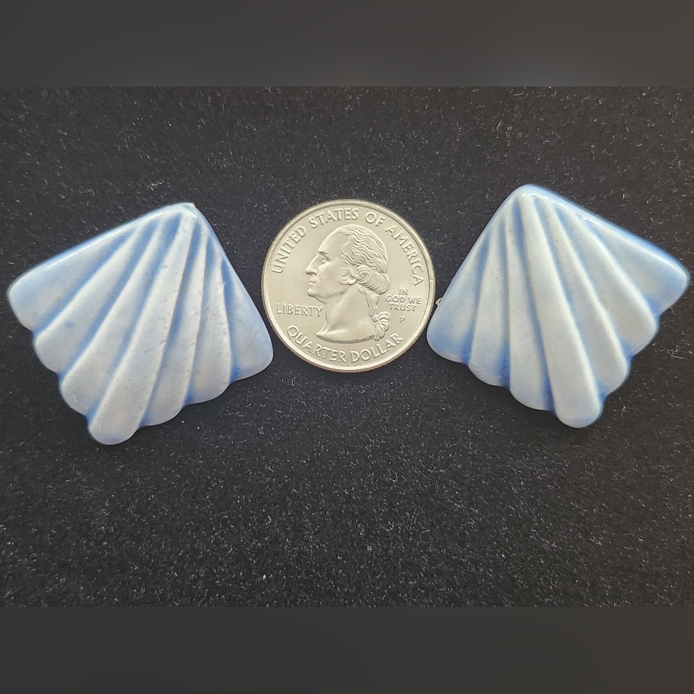 Shell-shaped Earrings - Picture 5 of 6